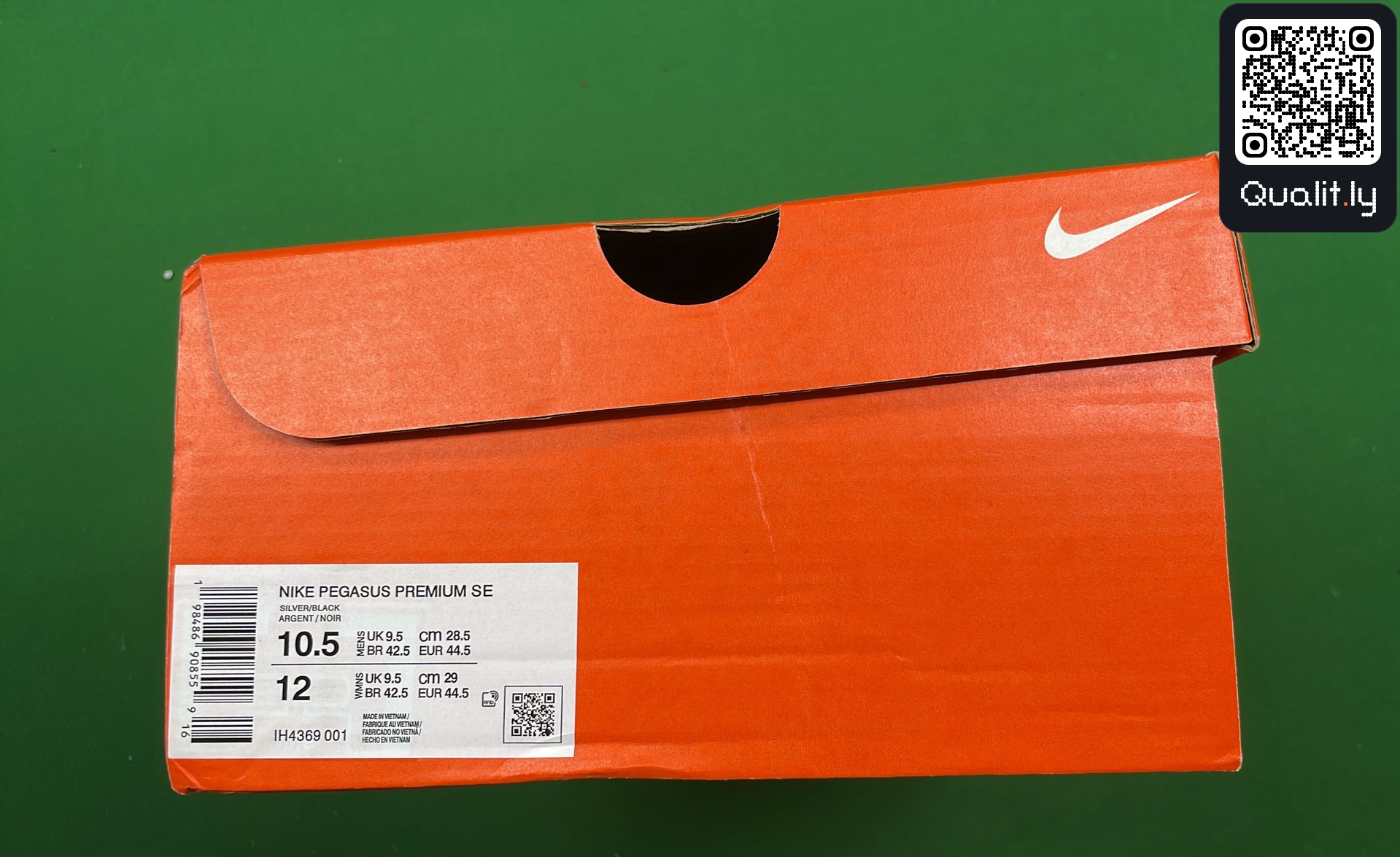 Sneakers QC photo 2 of 6