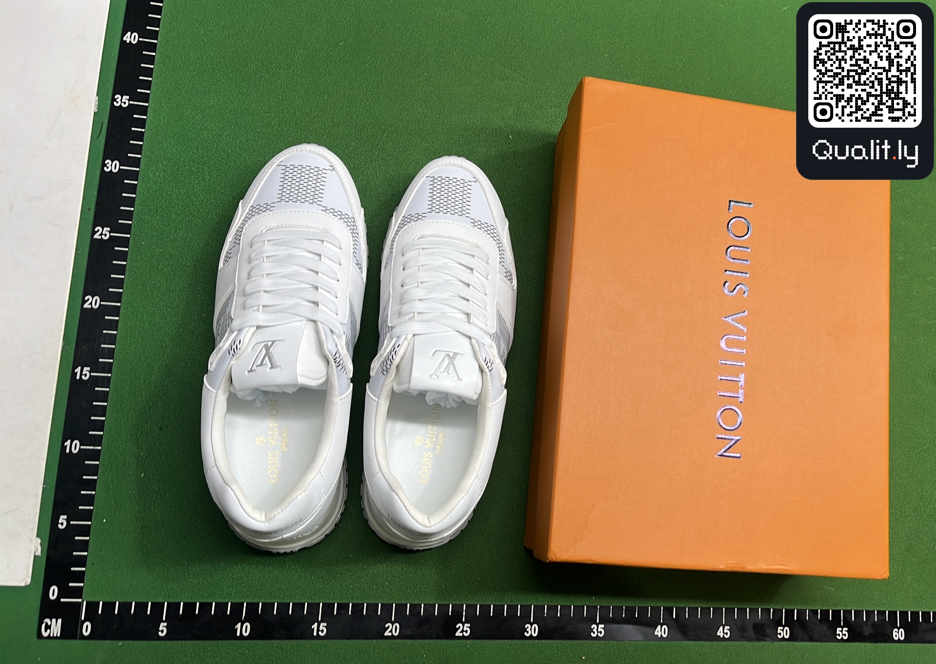 球鞋 QC 照片 1 / 548