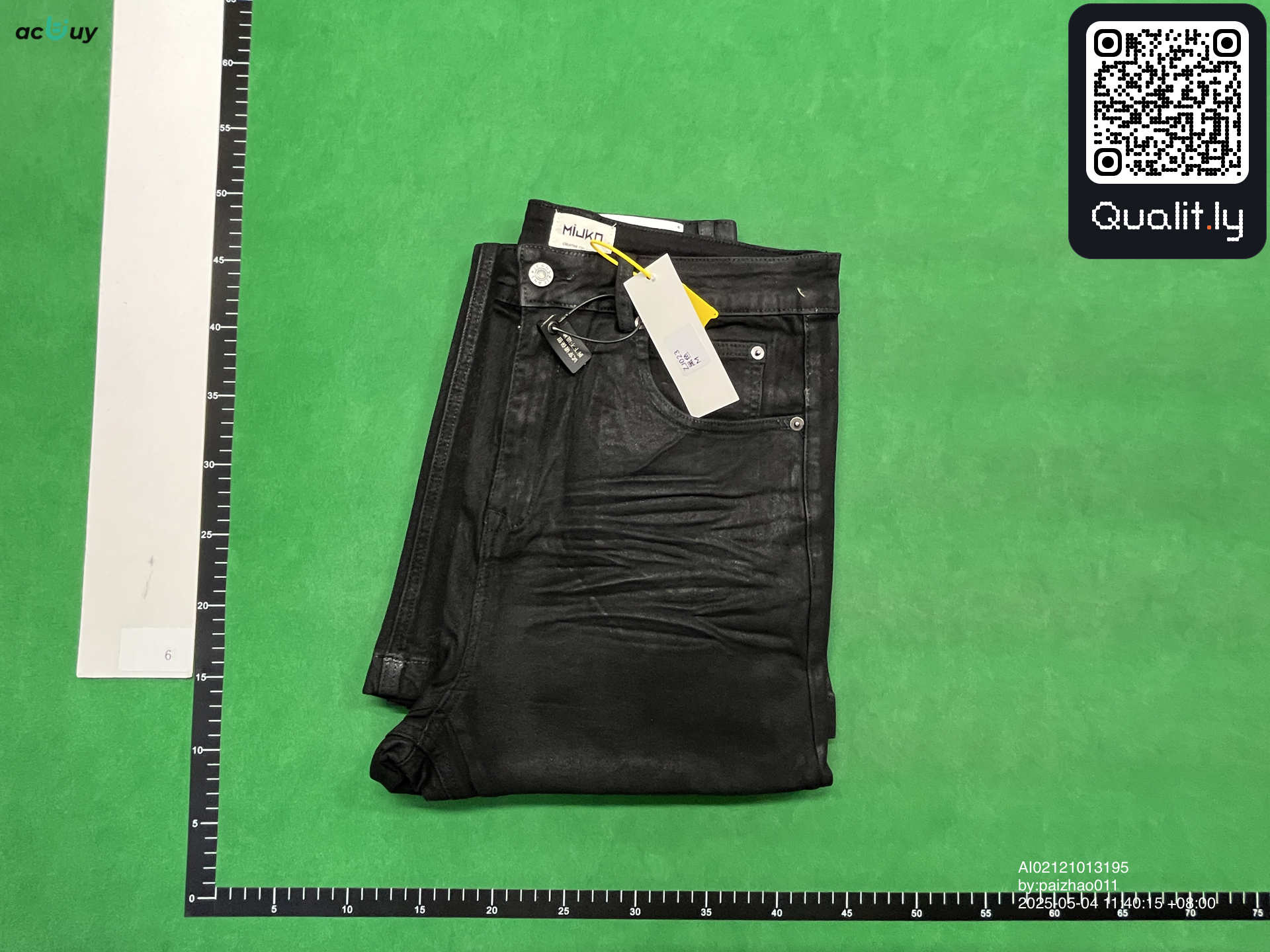 Jeans — QC-foto 1 av 4
