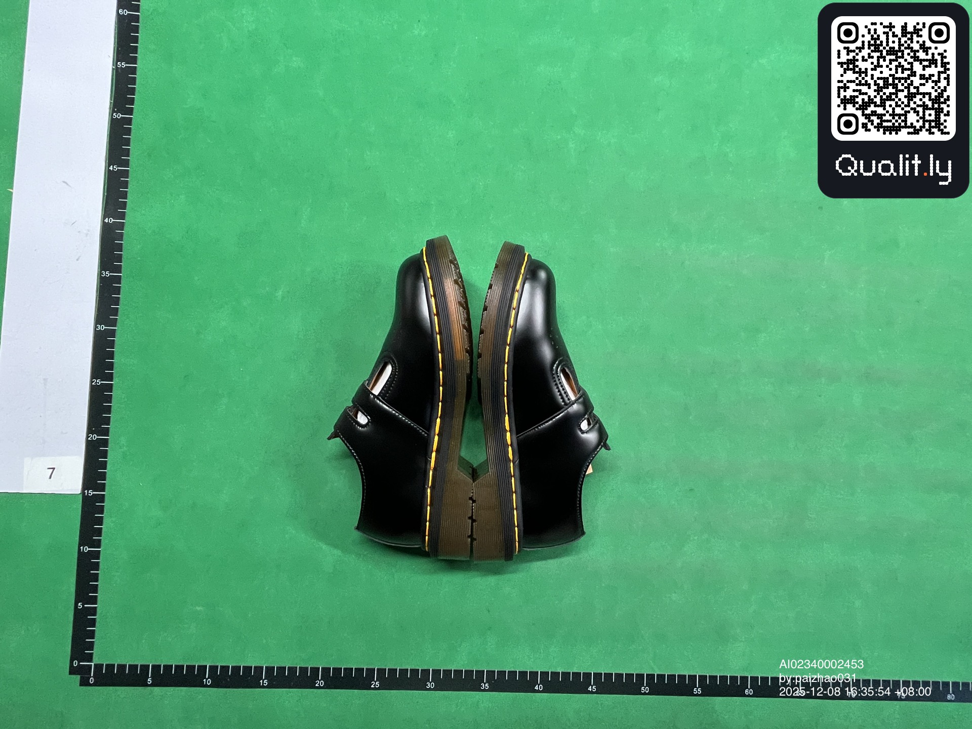 Sneakers QC photo 3 of 10