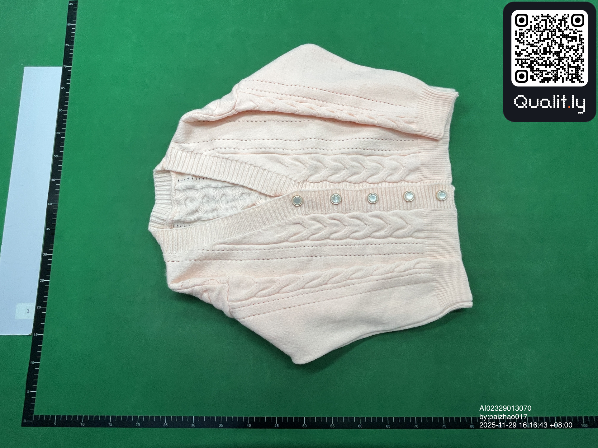 Pull — photo QC 3 sur 3