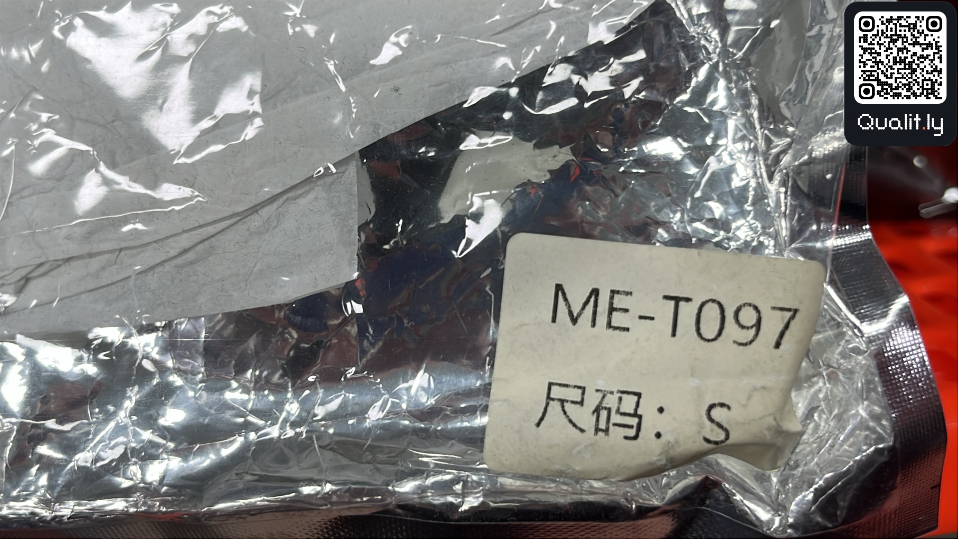 T-shirt — foto QC 1 di 4