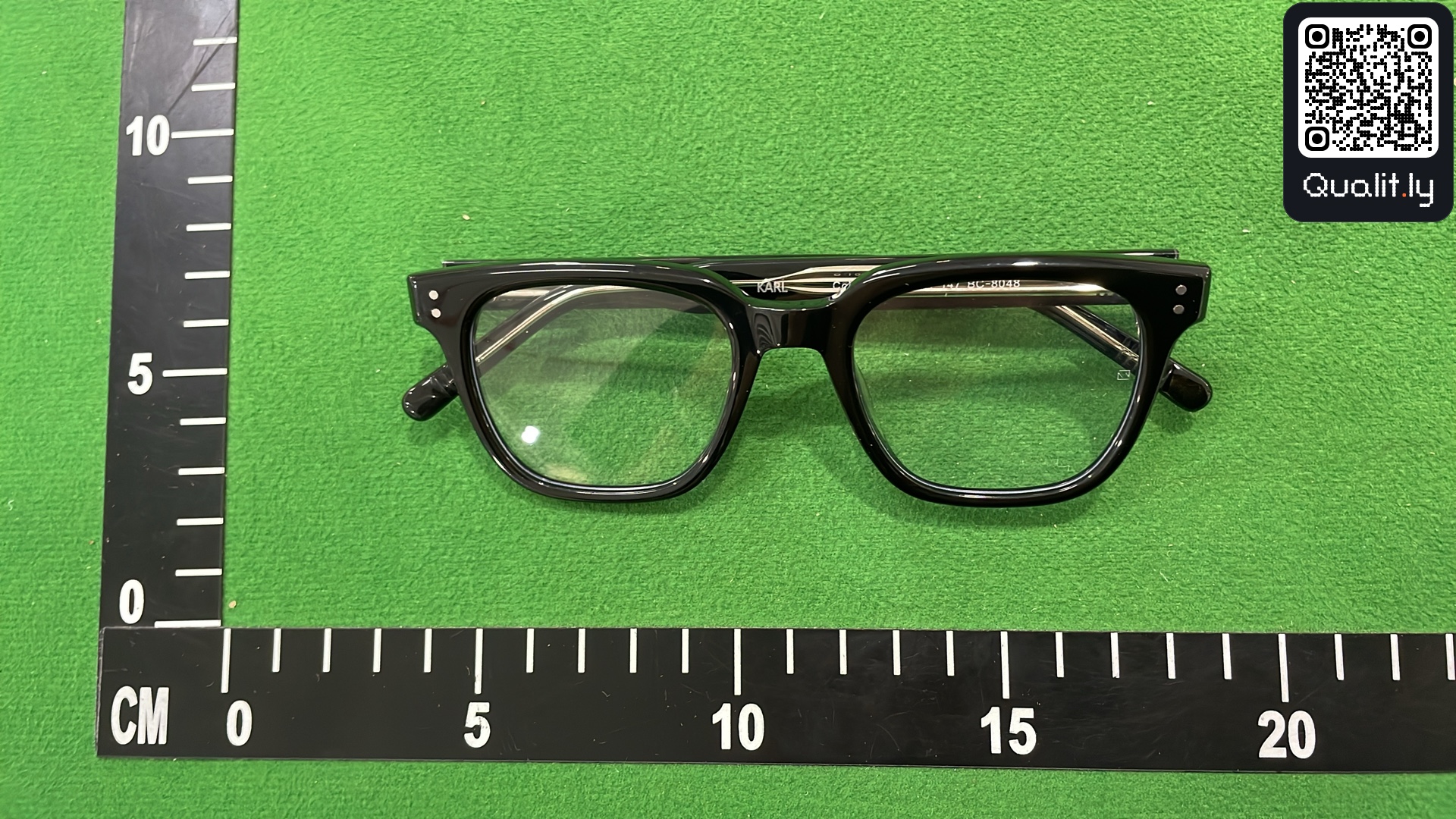 Sunglasses QC photo 1 of 3