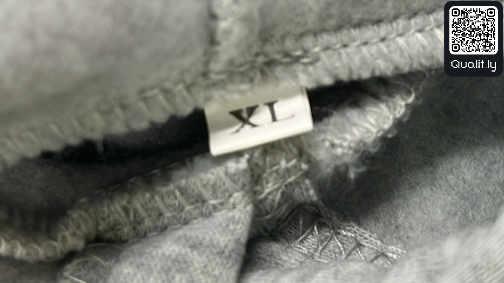 Sweat à capuche — photo QC 1 sur 8