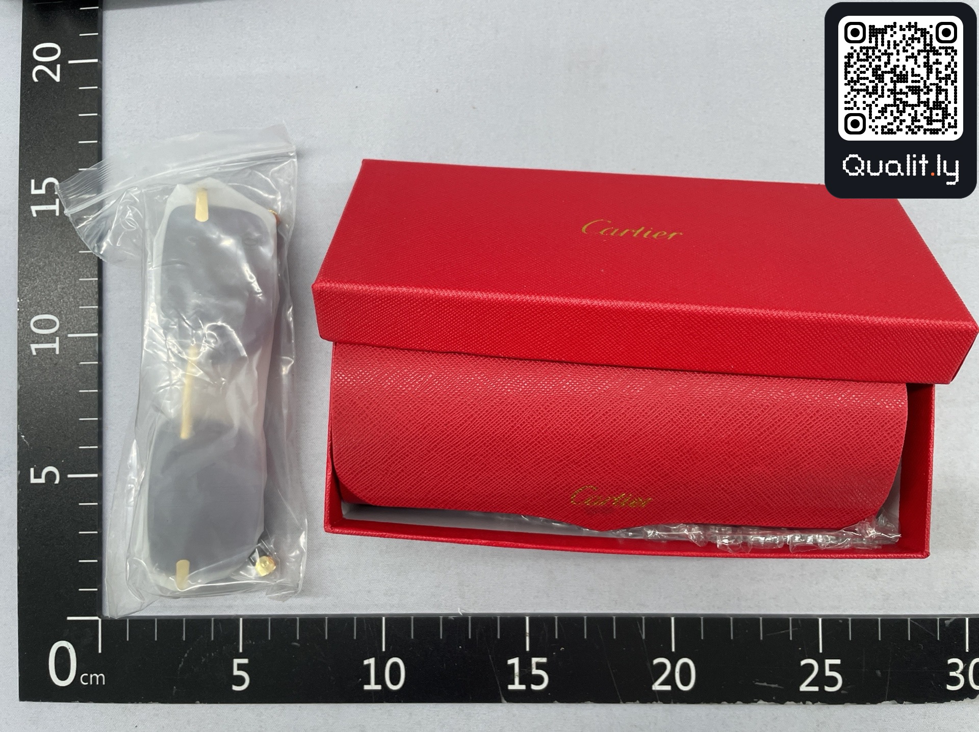 Sunglasses QC photo 2 of 68