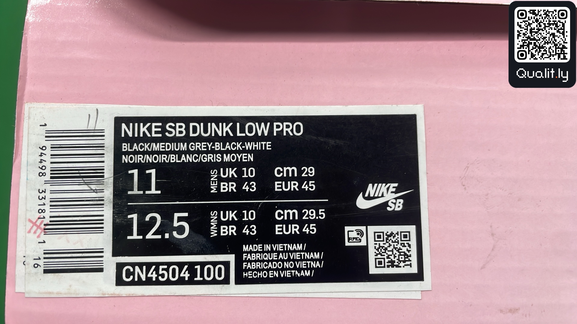 Sneakers QC photo 2 of 30