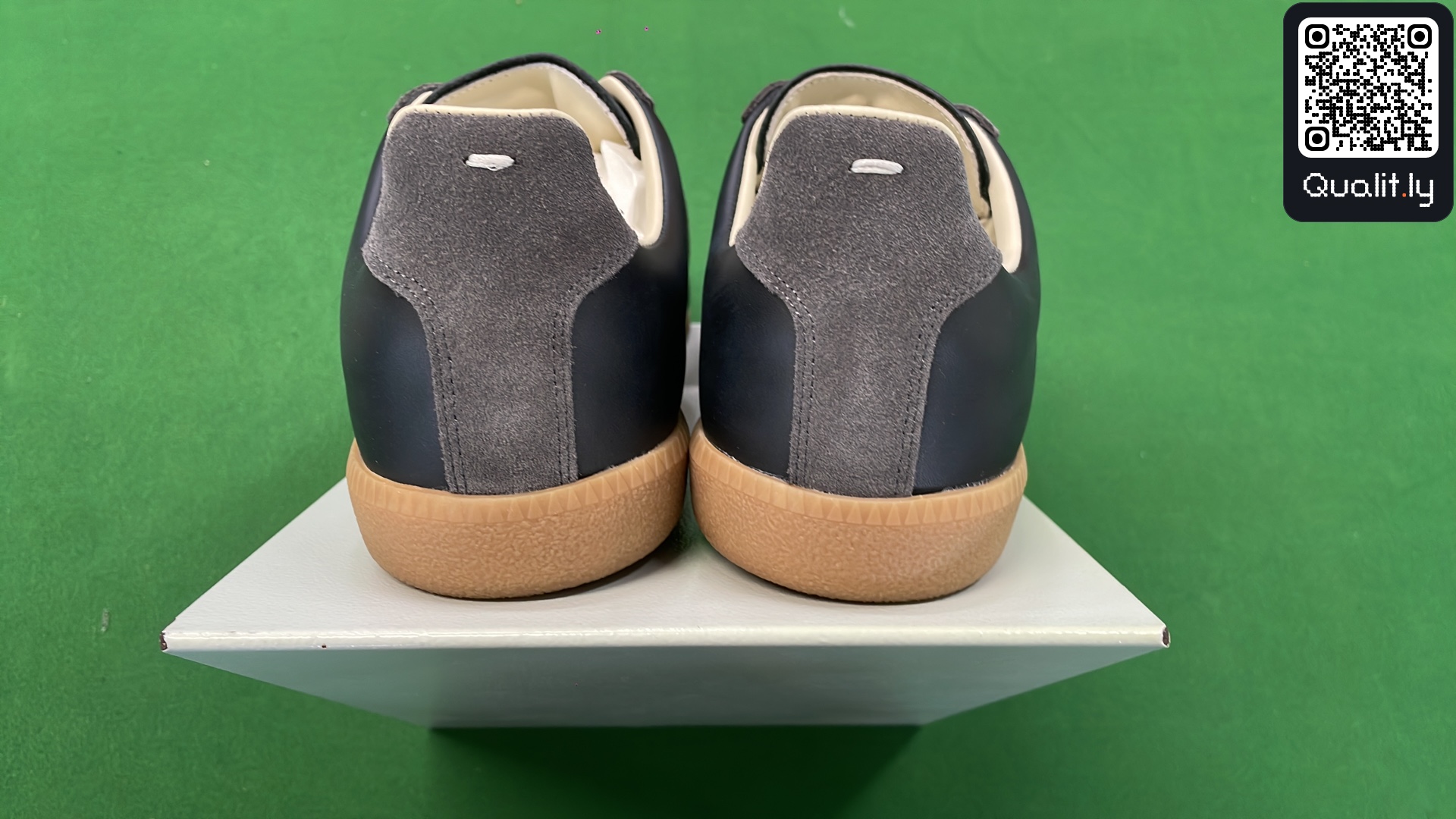 Sneakers QC photo 3 of 766