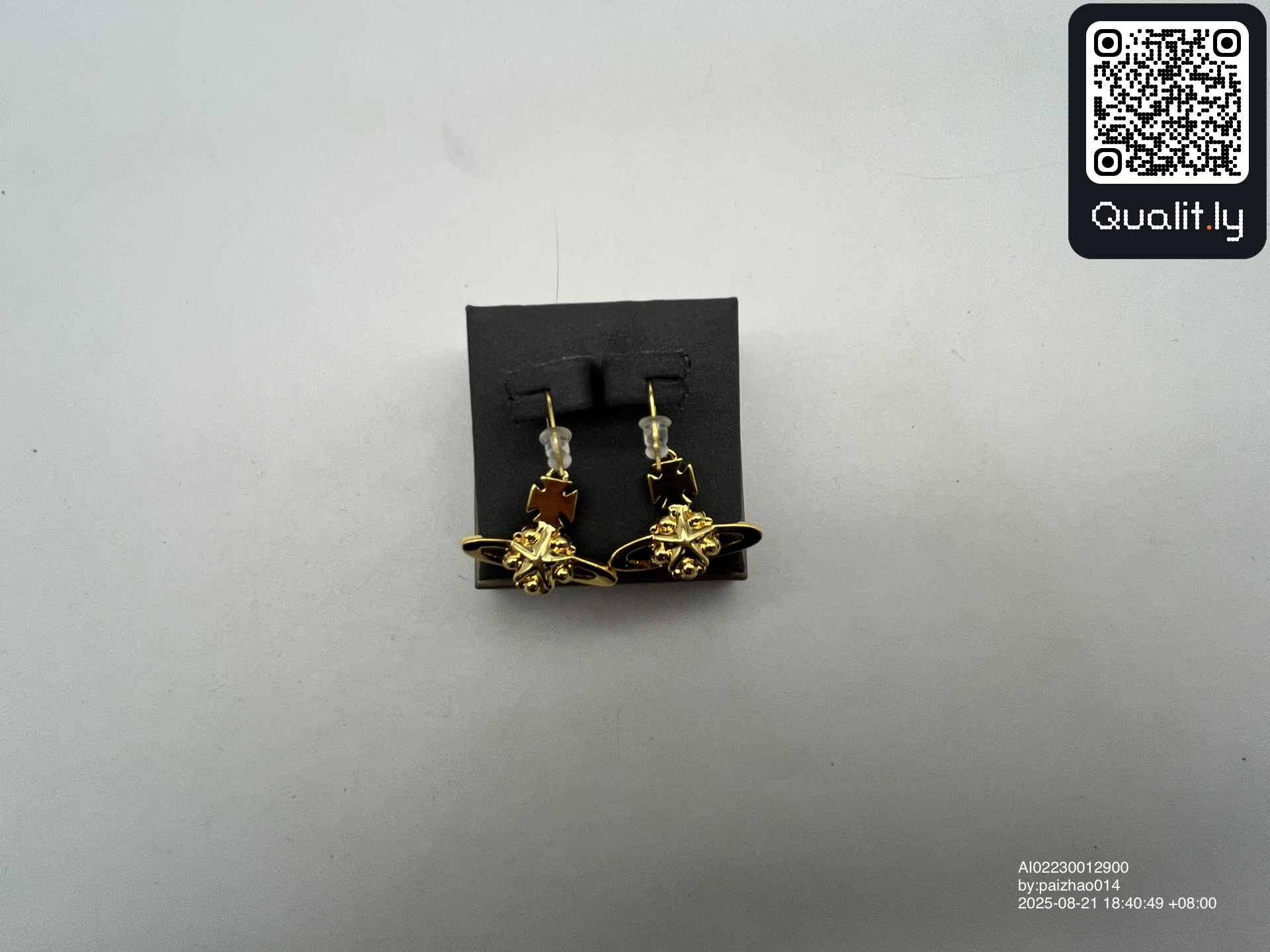 Jewelry QC photo 2 of 3