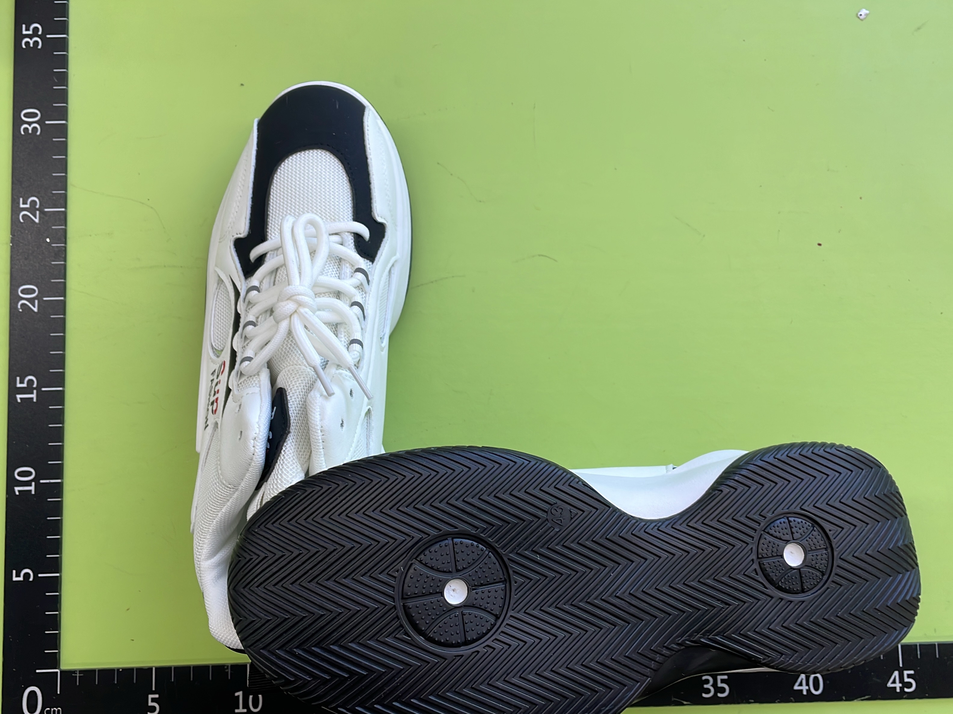 Sneakers QC photo 3 of 10