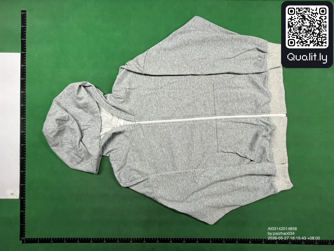 Sweat — photo QC 3 sur 4