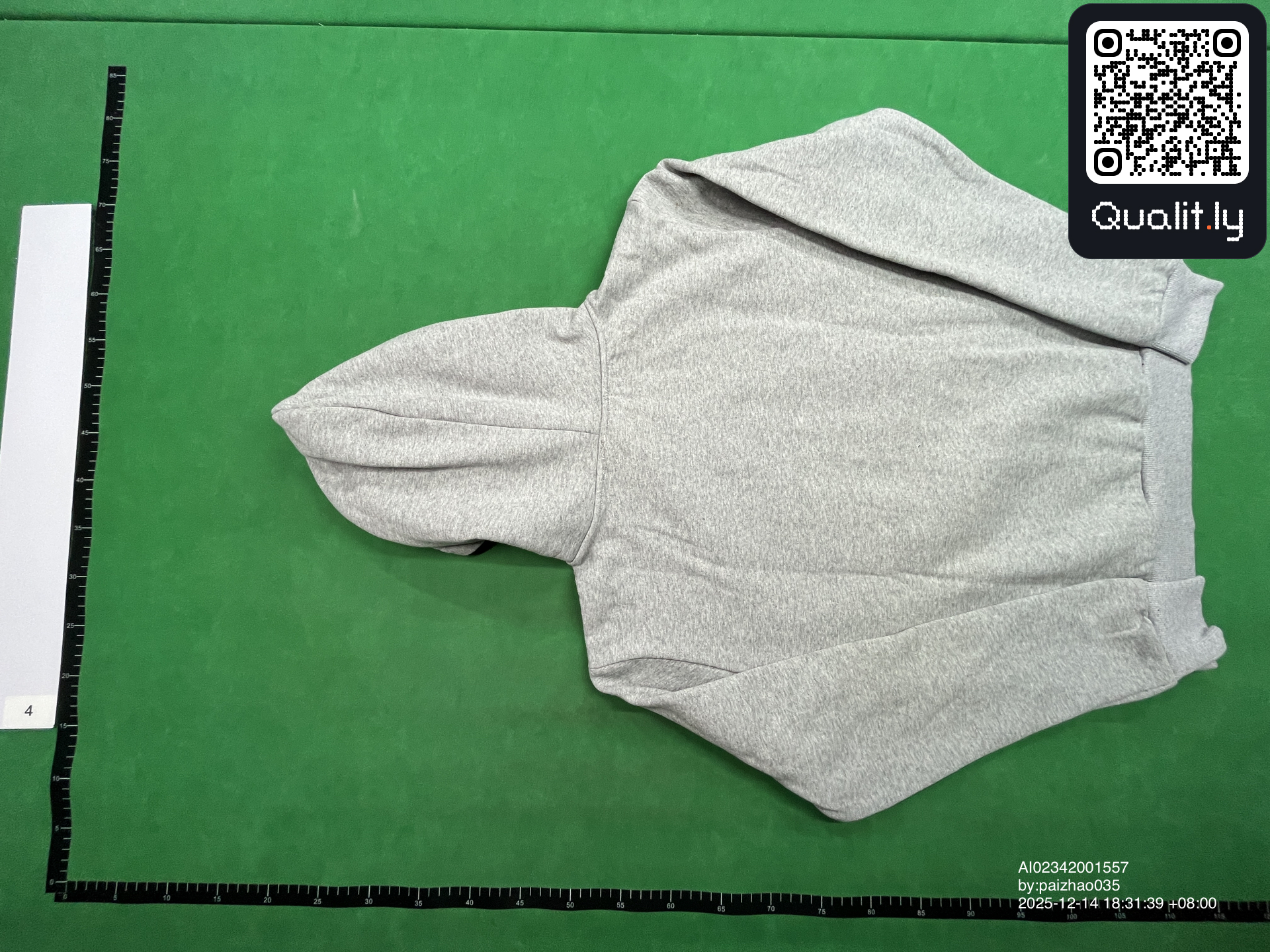Tuta — foto QC 2 di 36