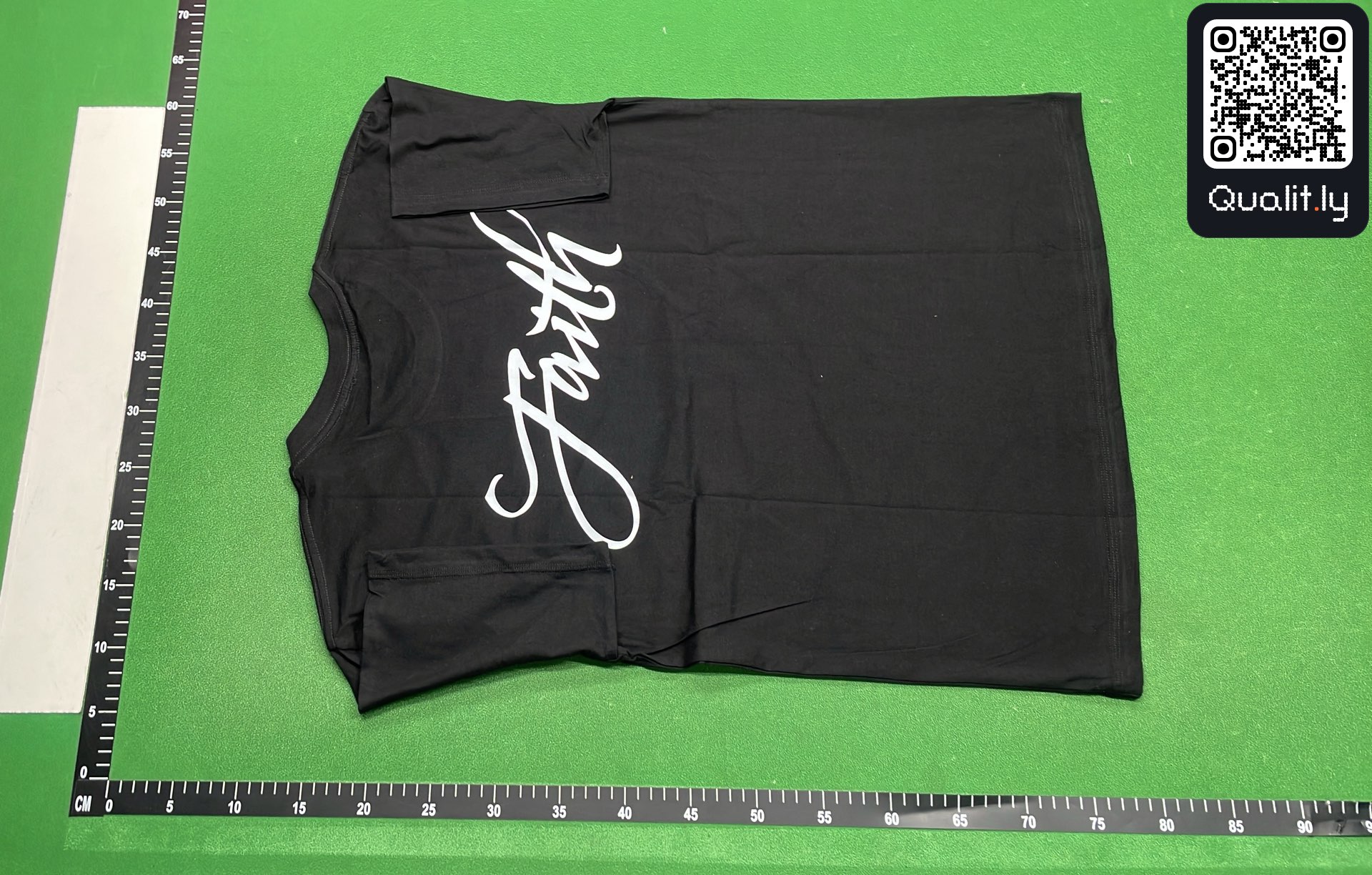 T-shirt — foto QC 3 di 12