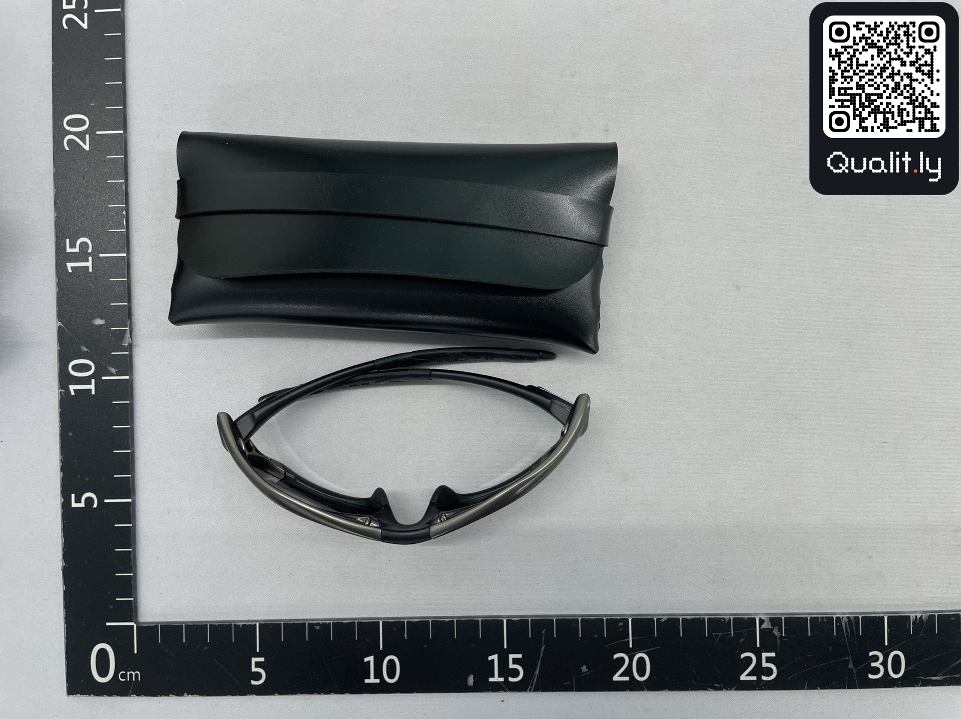 Sunglasses QC photo 3 of 66