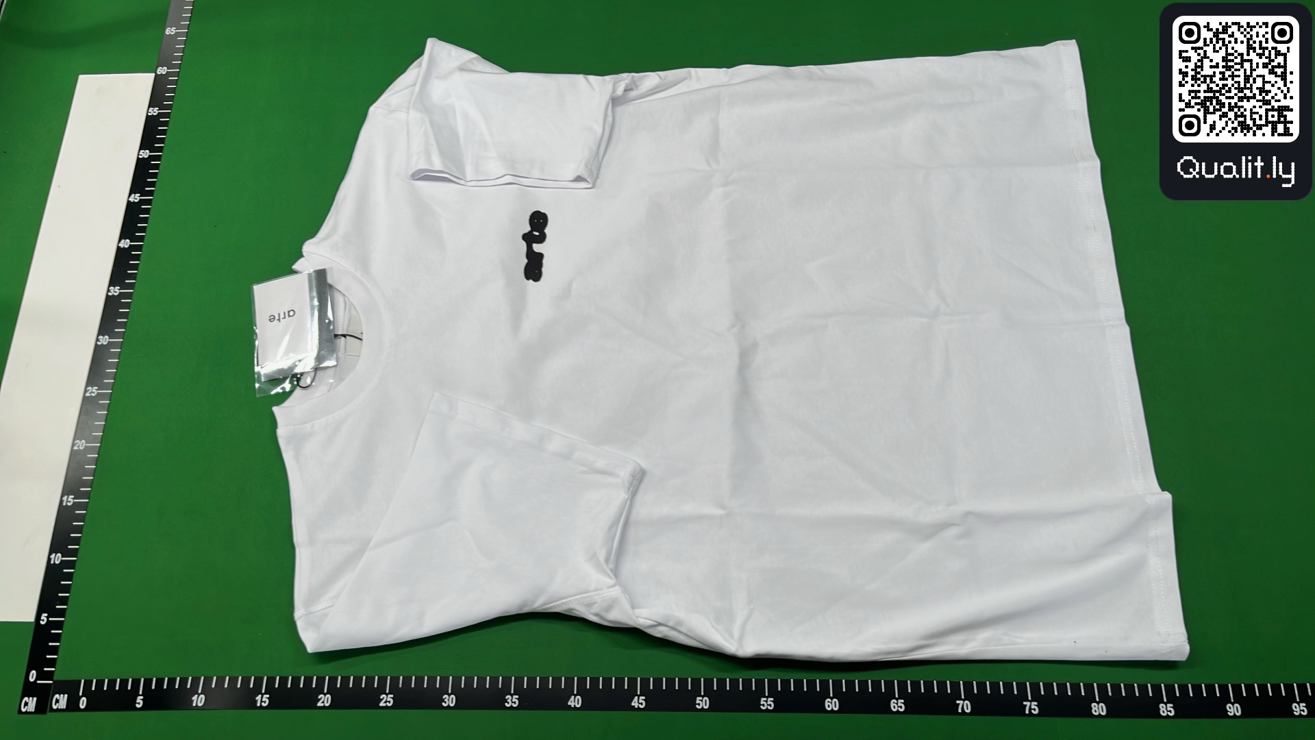 T-shirt — foto QC 2 de 8