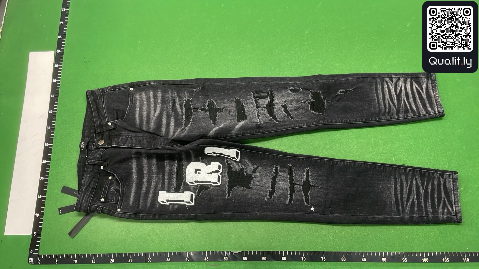 Jeansy — zdjęcie QC 2 z 4