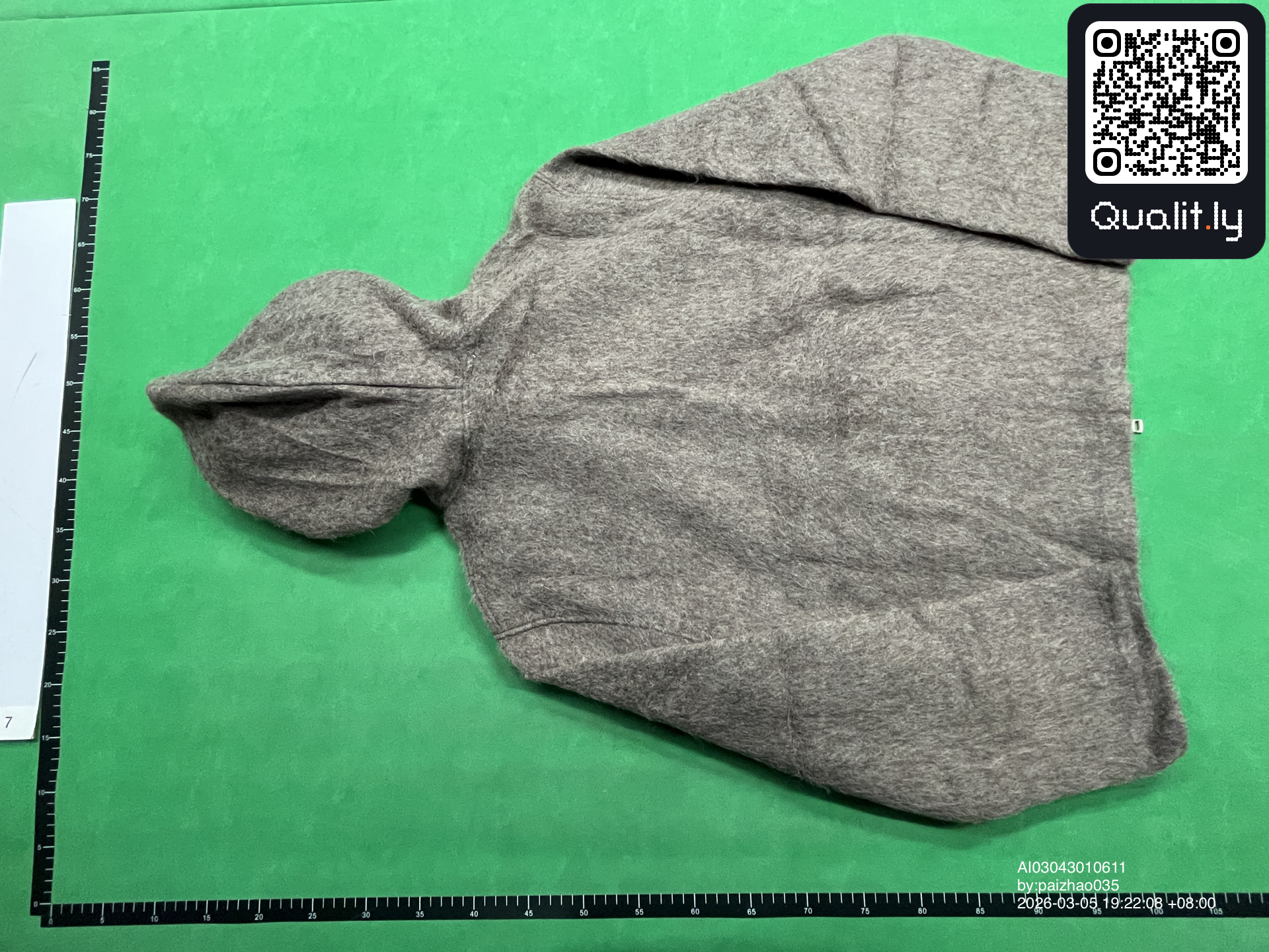 Sweat à capuche — photo QC 2 sur 30