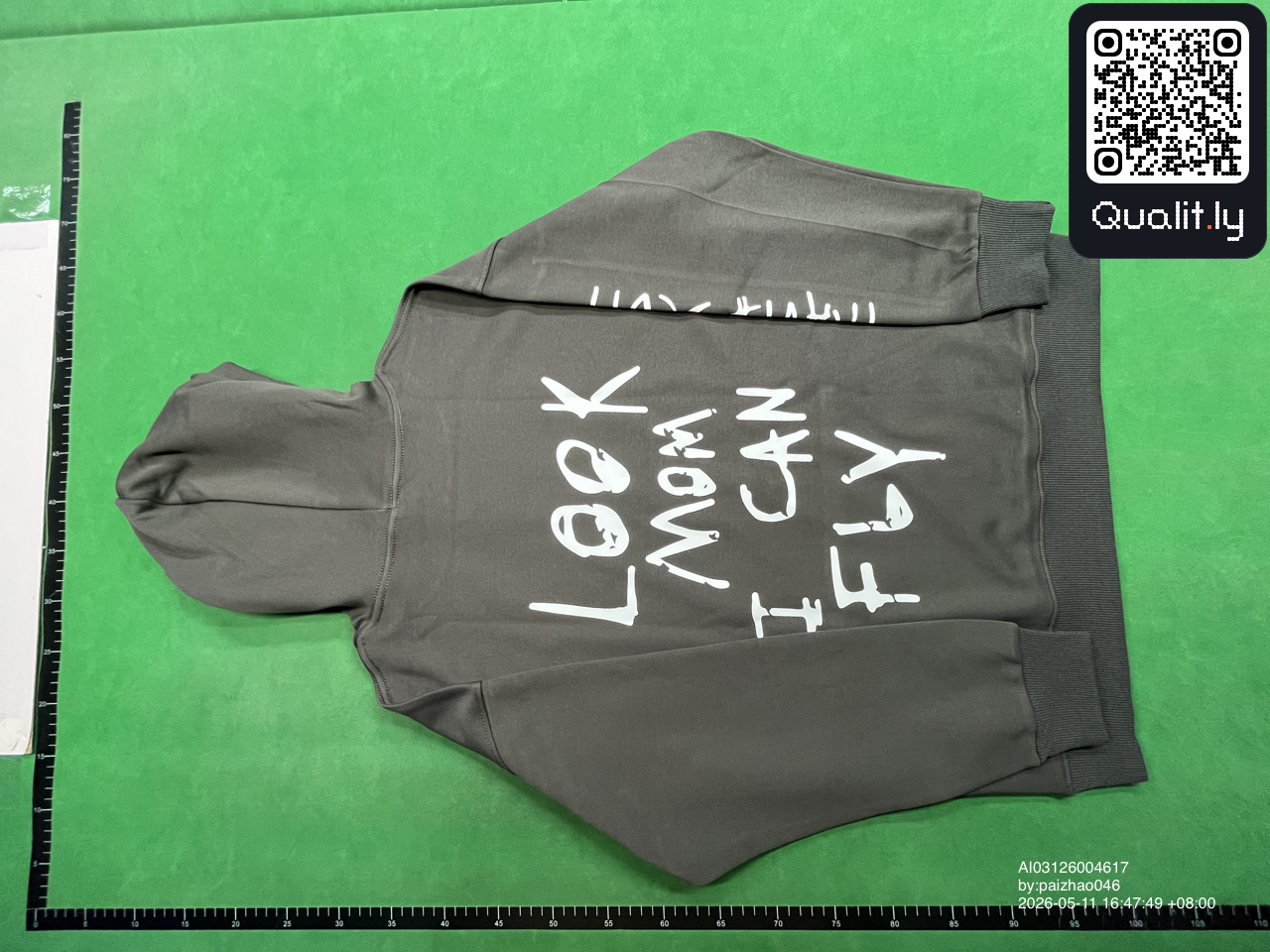 Hoodie — QC-Foto 2 von 30