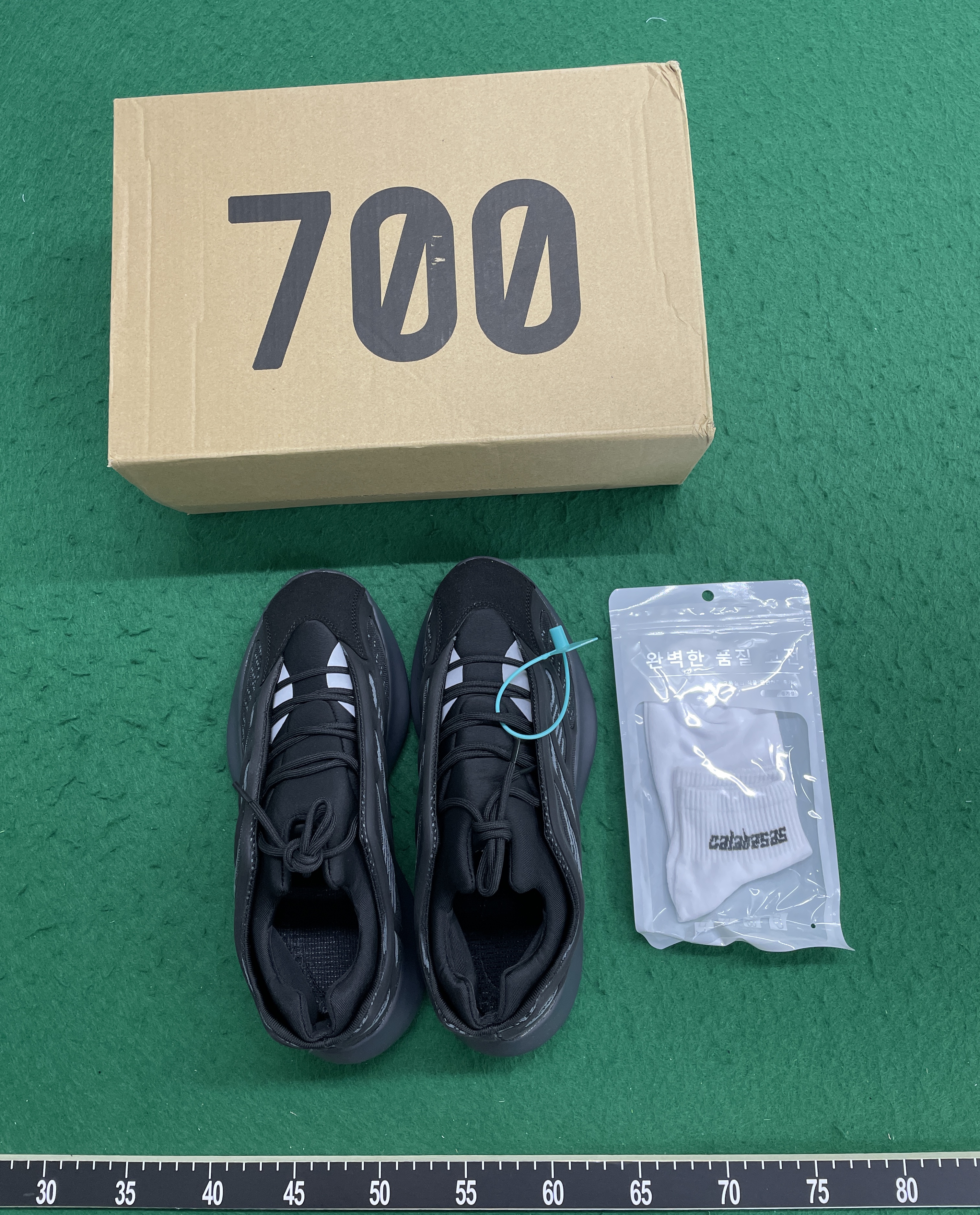 Sneakers QC photo 1 of 31
