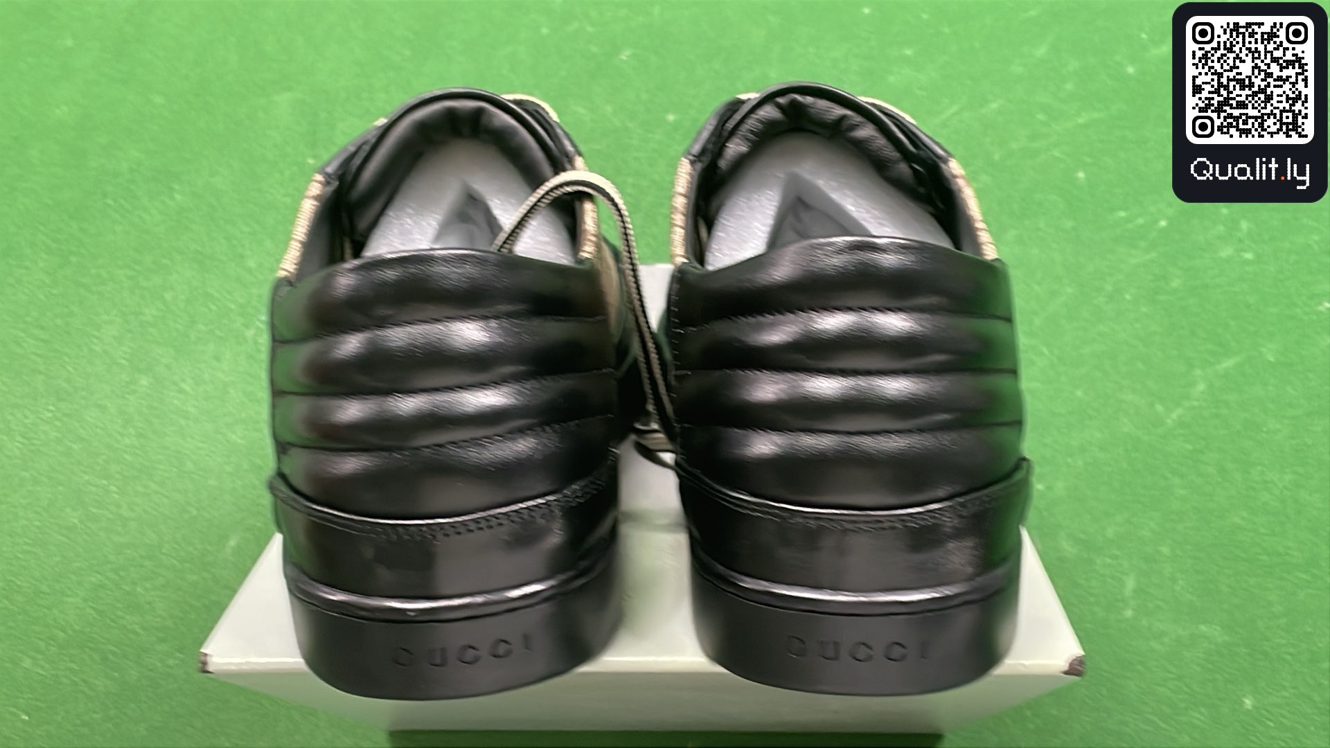 Sneakers — QC-foto 3 van 6