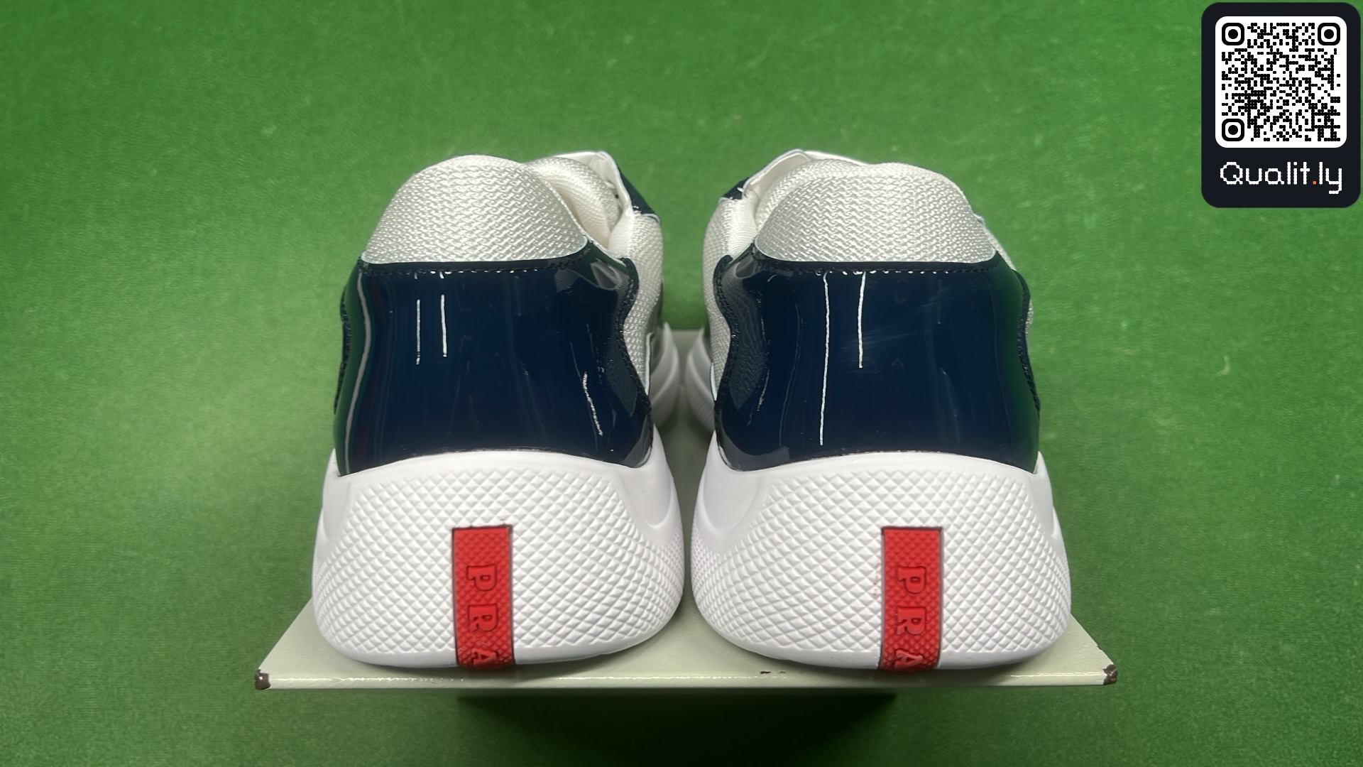 Sneaker — QC-Foto 3 von 12