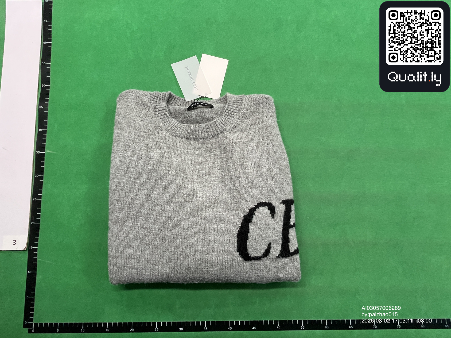 Sweter — zdjęcie QC 1 z 4