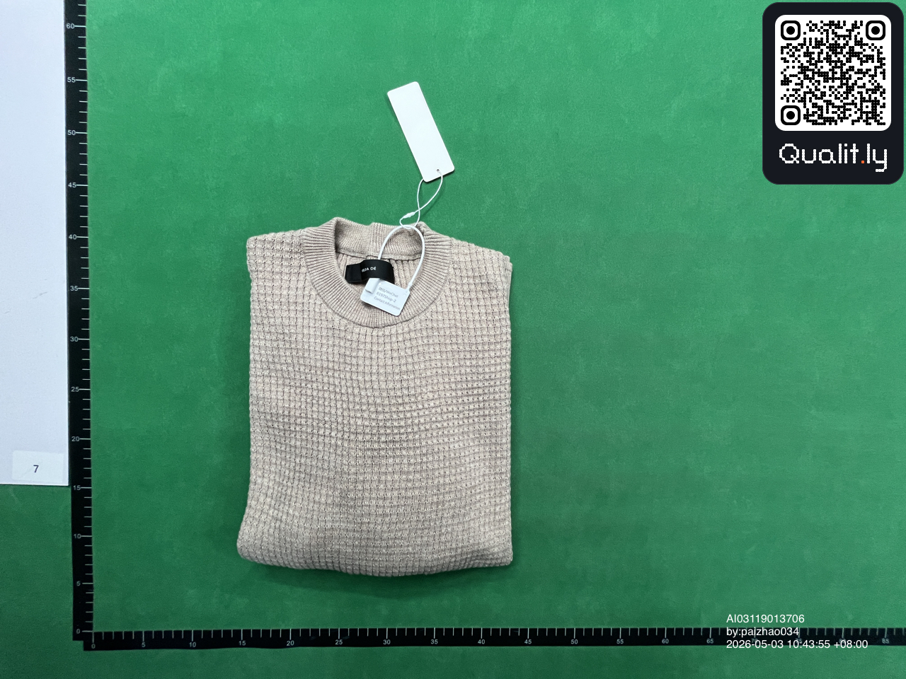 Pull — photo QC 1 sur 4