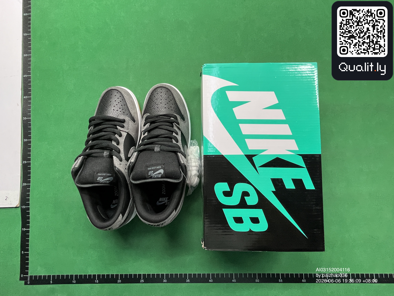 Sneakers — foto QC 1 di 36