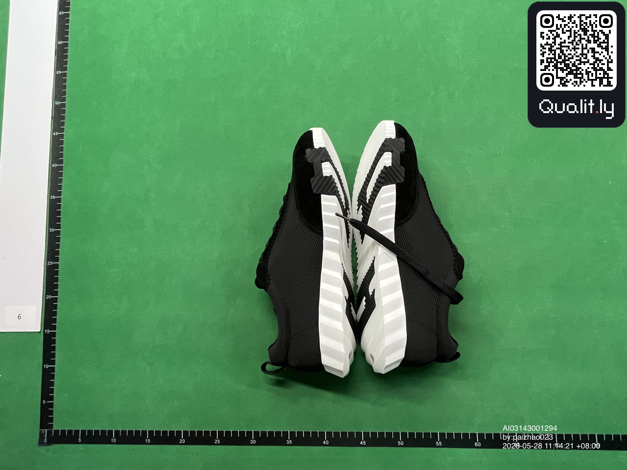 Sneakers QC photo 3 of 6