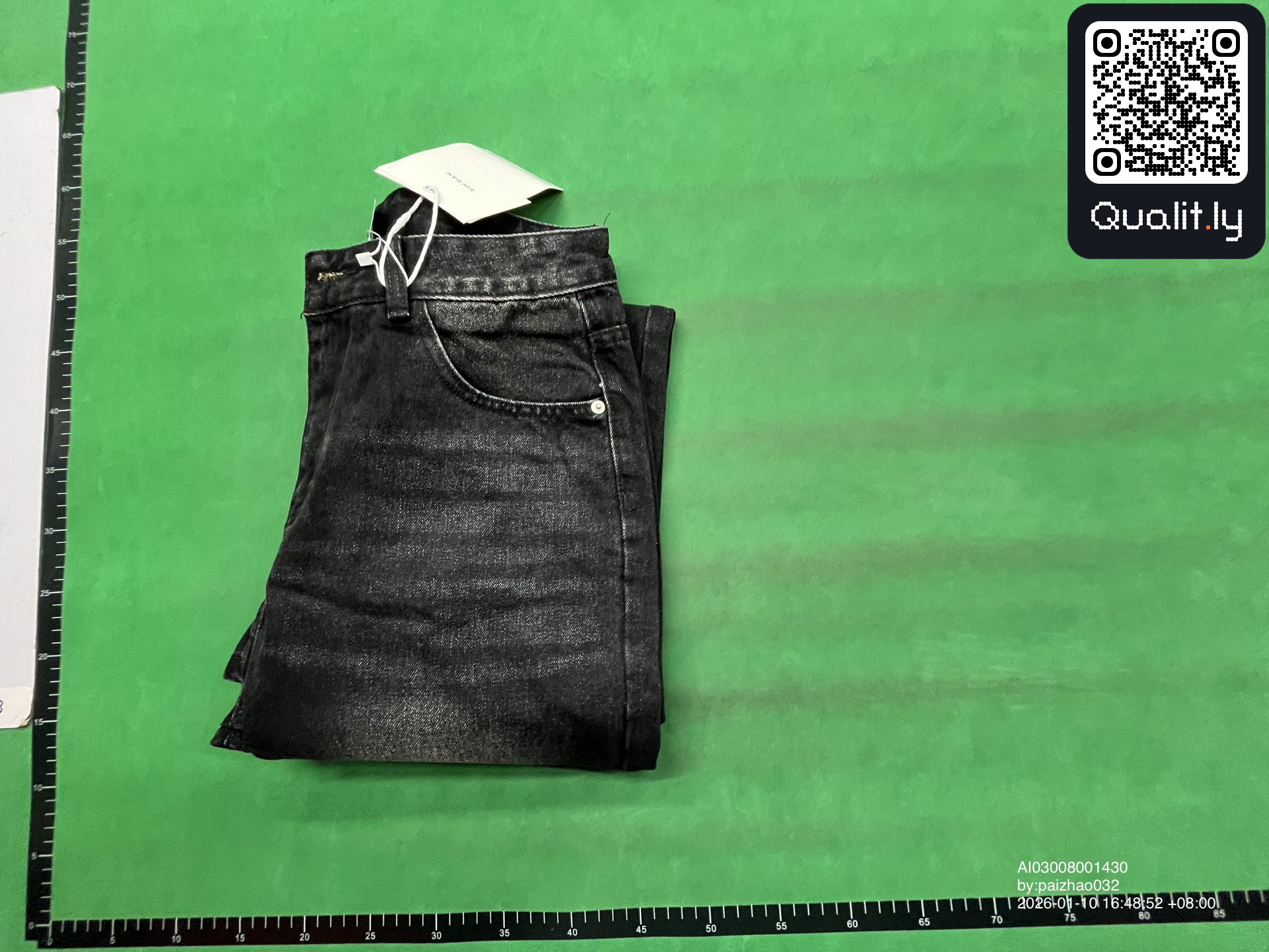 Jeans — QC-foto 1 av 4