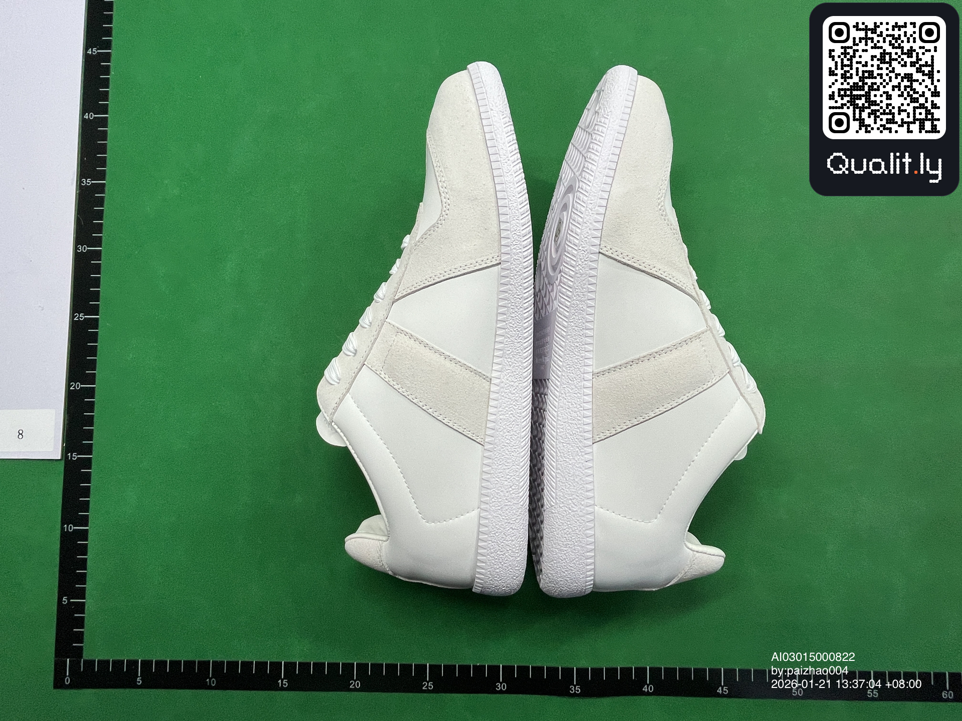 Sneakers — foto QC 3 di 6