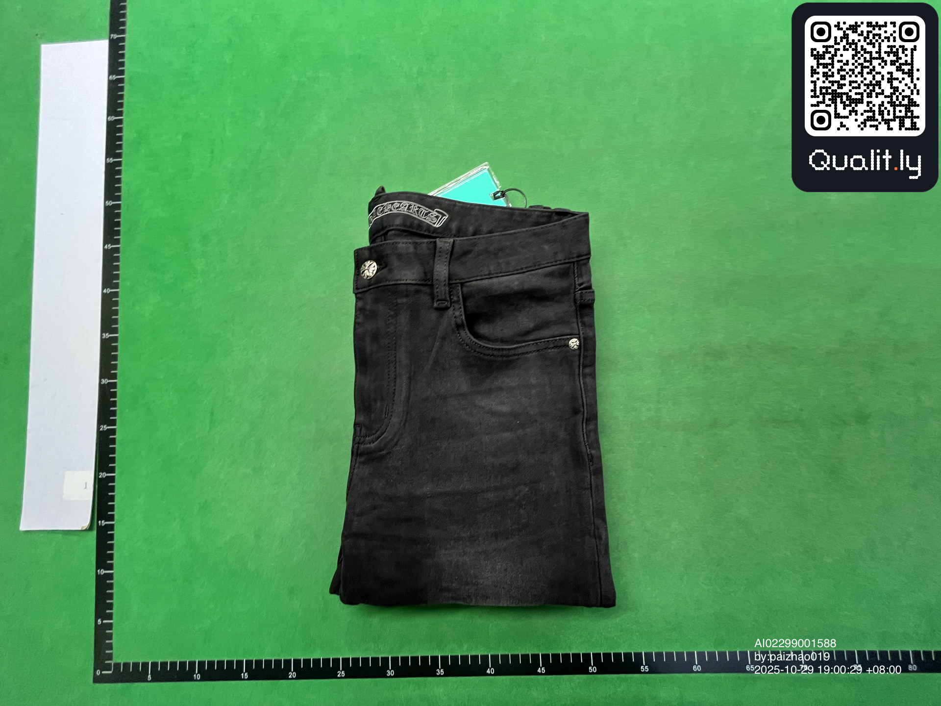 Jeans QC photo 1 of 22