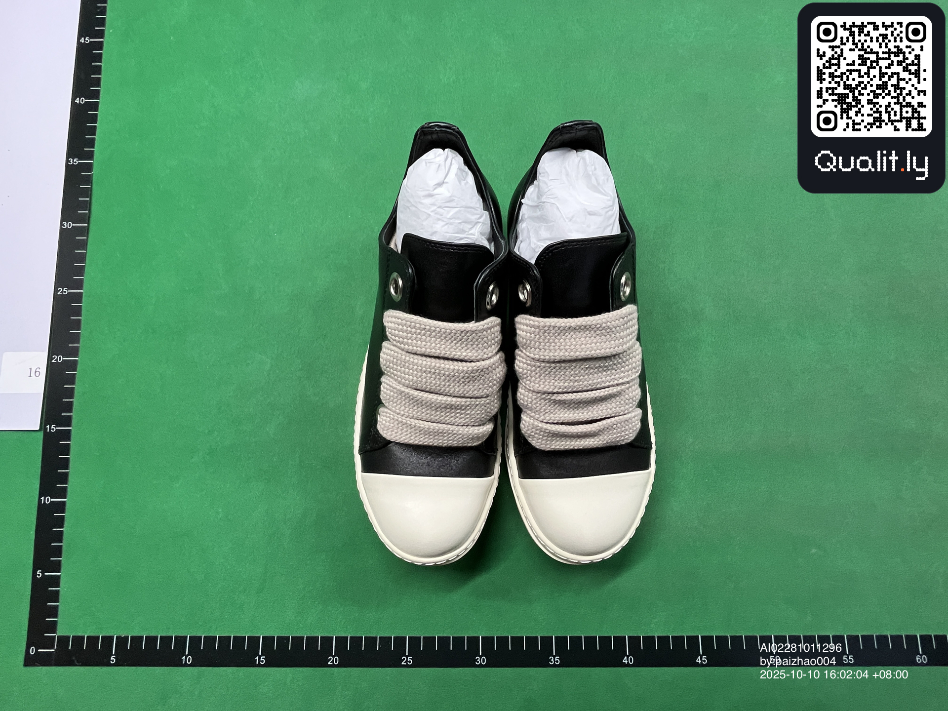 Sneakers QC photo 3 of 22