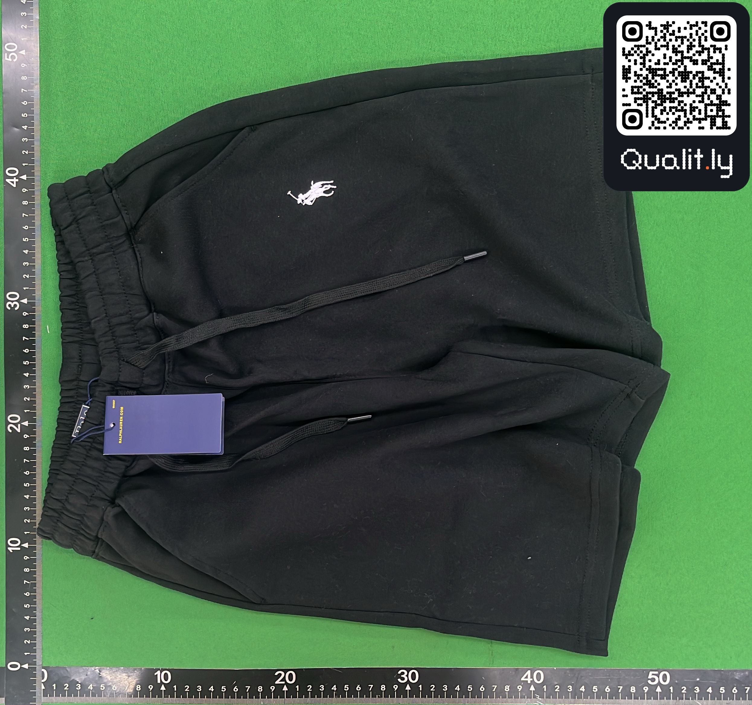 Shorts QC photo 2 of 36