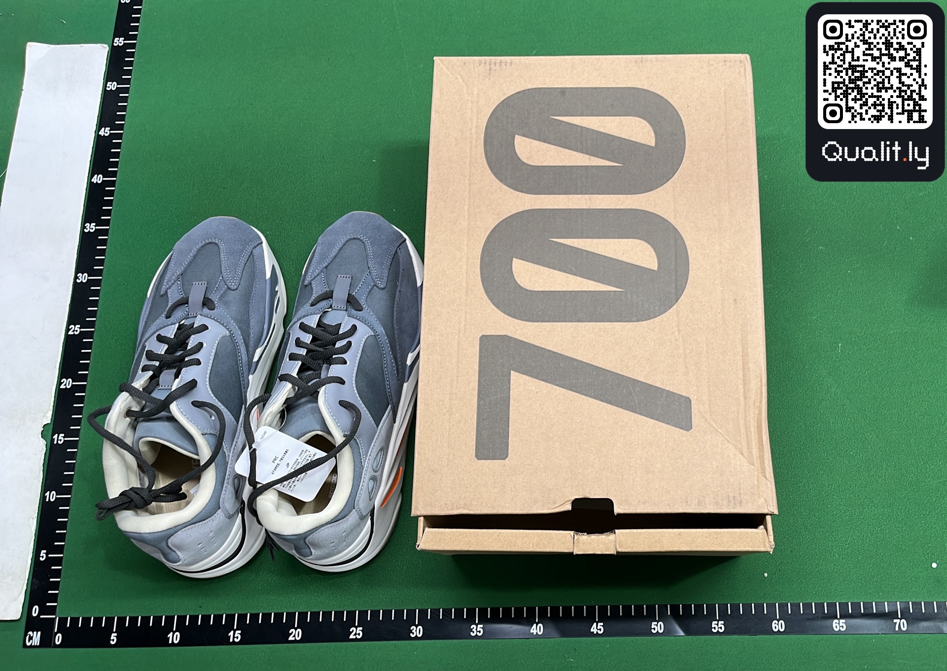 Sneaker — QC-Foto 1 von 26