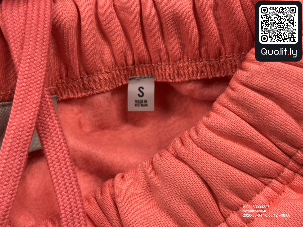 Sweat à capuche — photo QC 1 sur 90