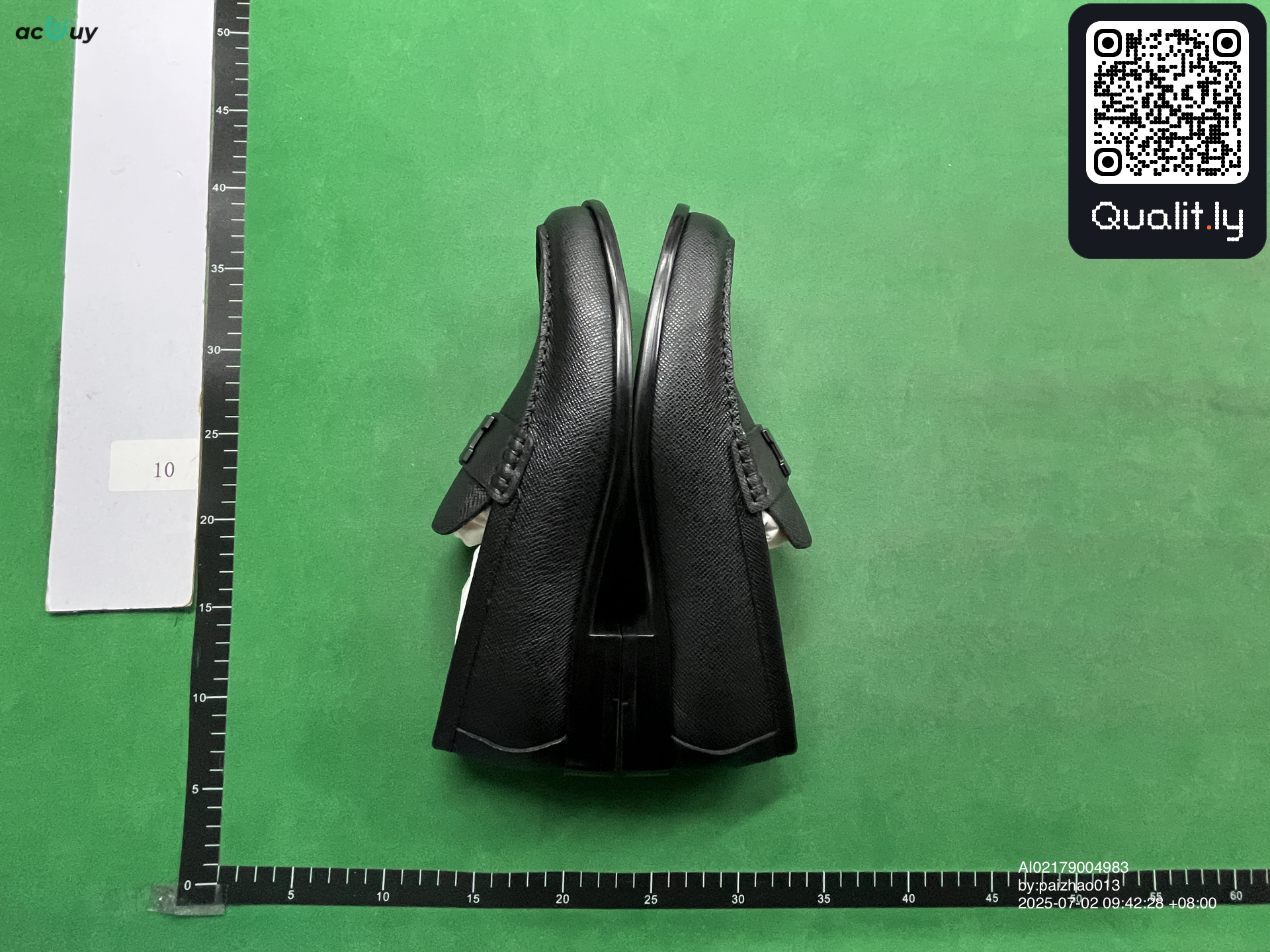 Sneakers QC photo 2 of 10