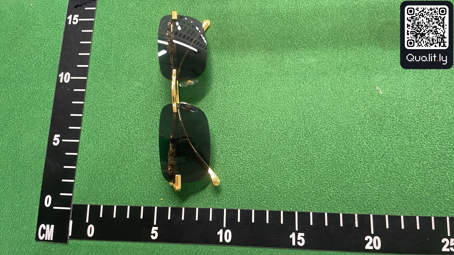 Sonnenbrille — QC-Foto 3 von 24