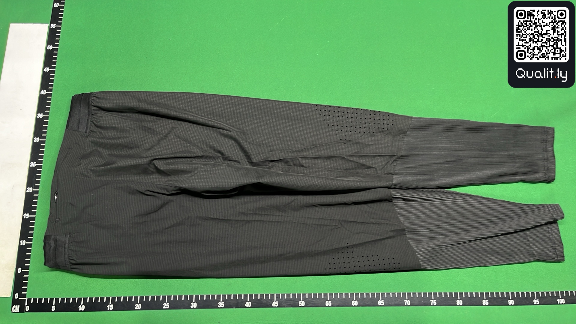 Pants QC photo 3 of 138