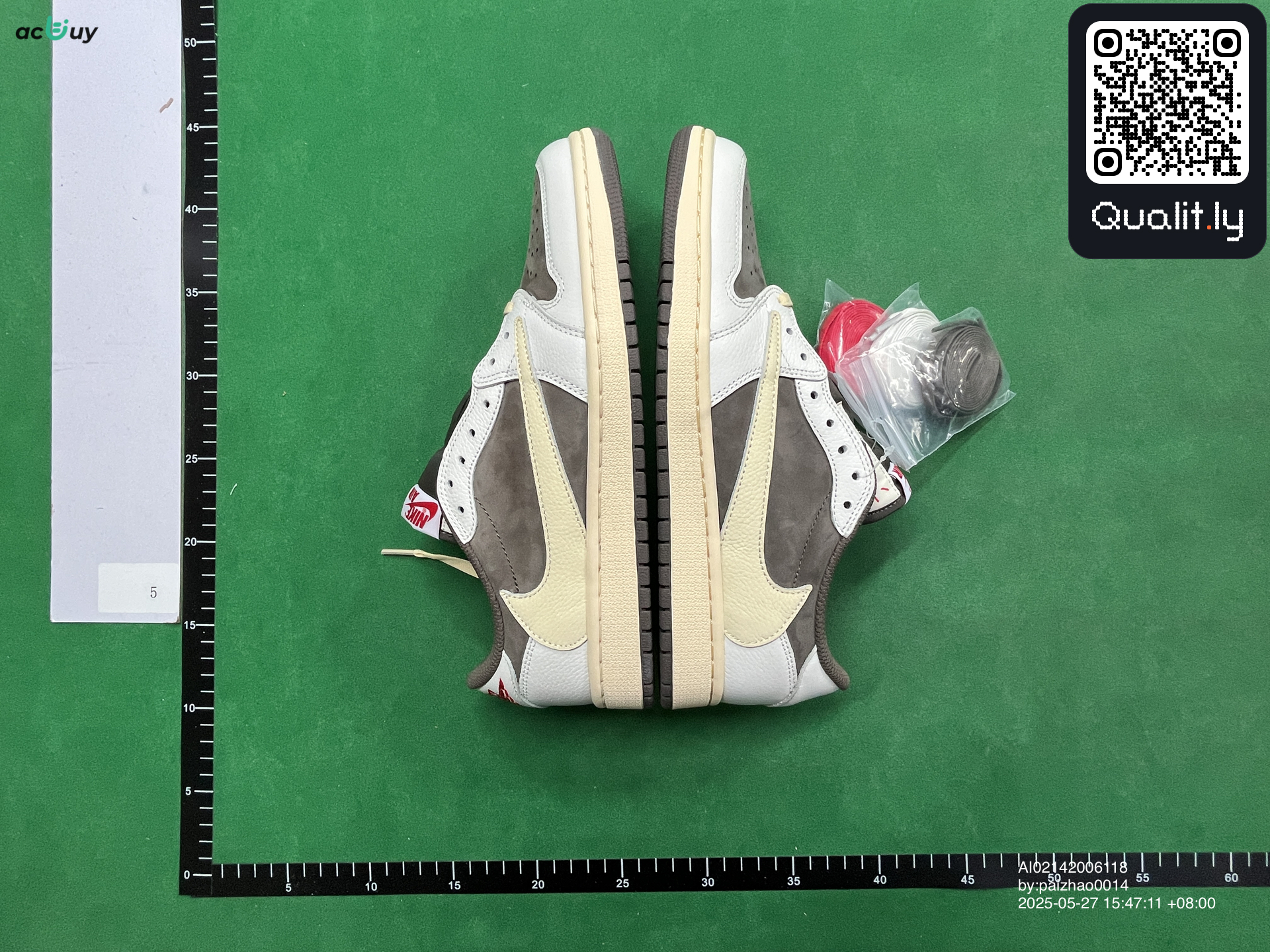 Sneakers QC photo 2 of 6