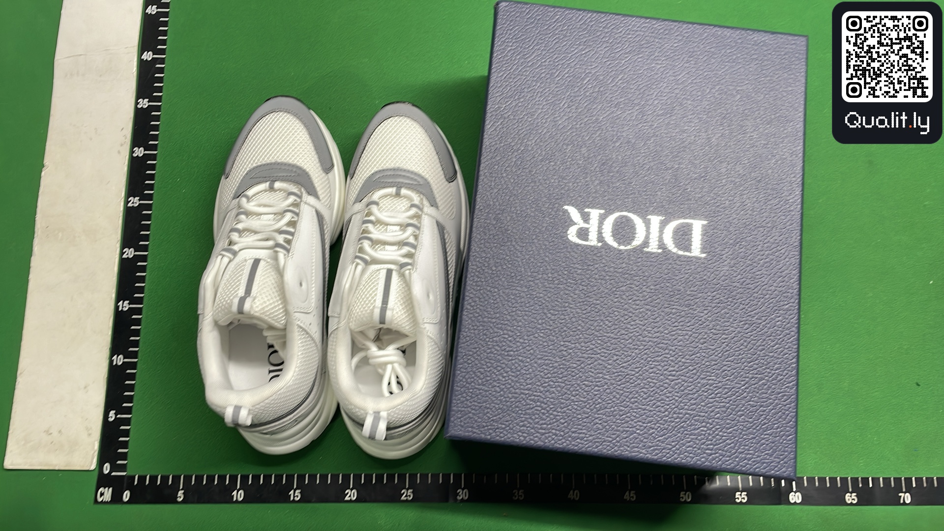 Sneakers QC photo 1 of 174