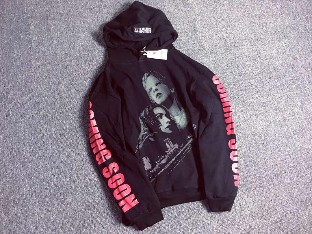 爆款🔥Vetements 2014年才成立，中文意思是“衣服”
