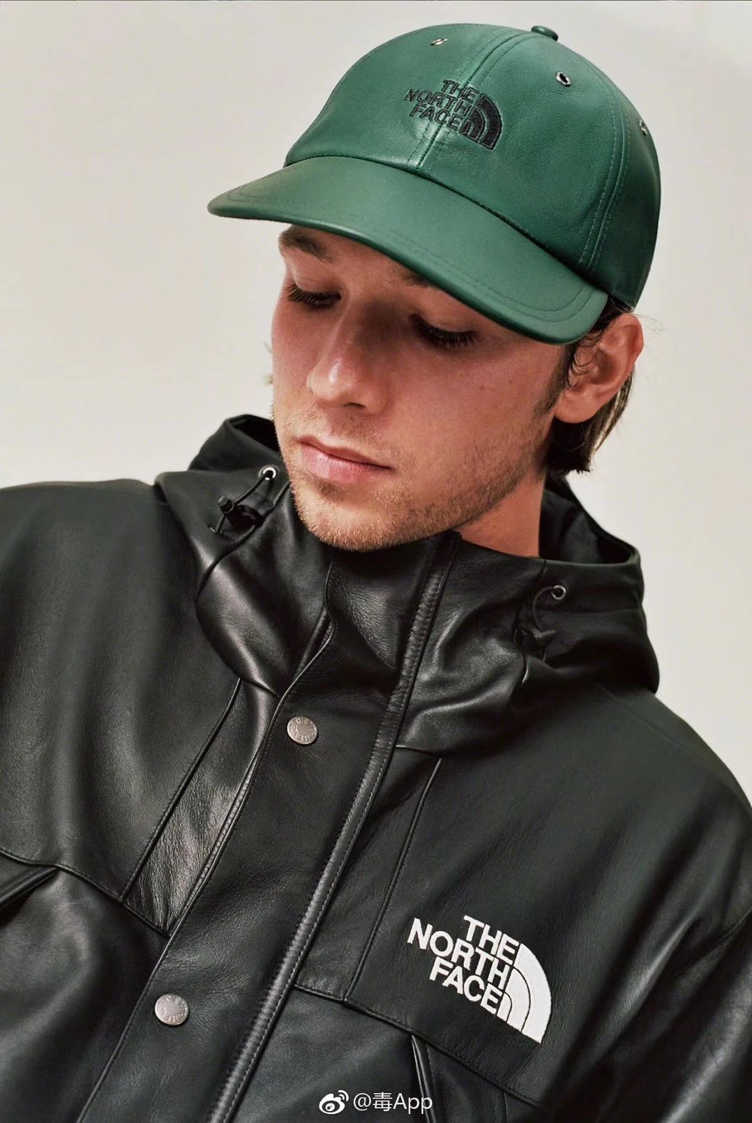 Supreme x the north face week9最重磅的联名单品 皮质冲锋衣
