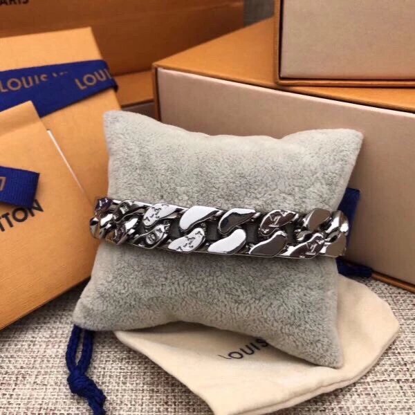 The new Cuban cowboy bracelet carved magnetic buckle punk Heiha classic men and women with the same bracelet couple models