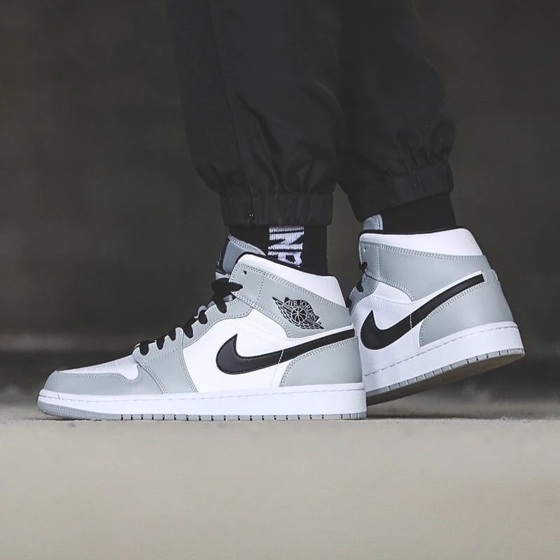 Air Jordan 1 Mid Light Smoke Grey