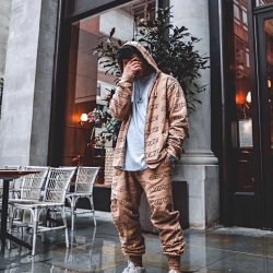 supreme discount store logo