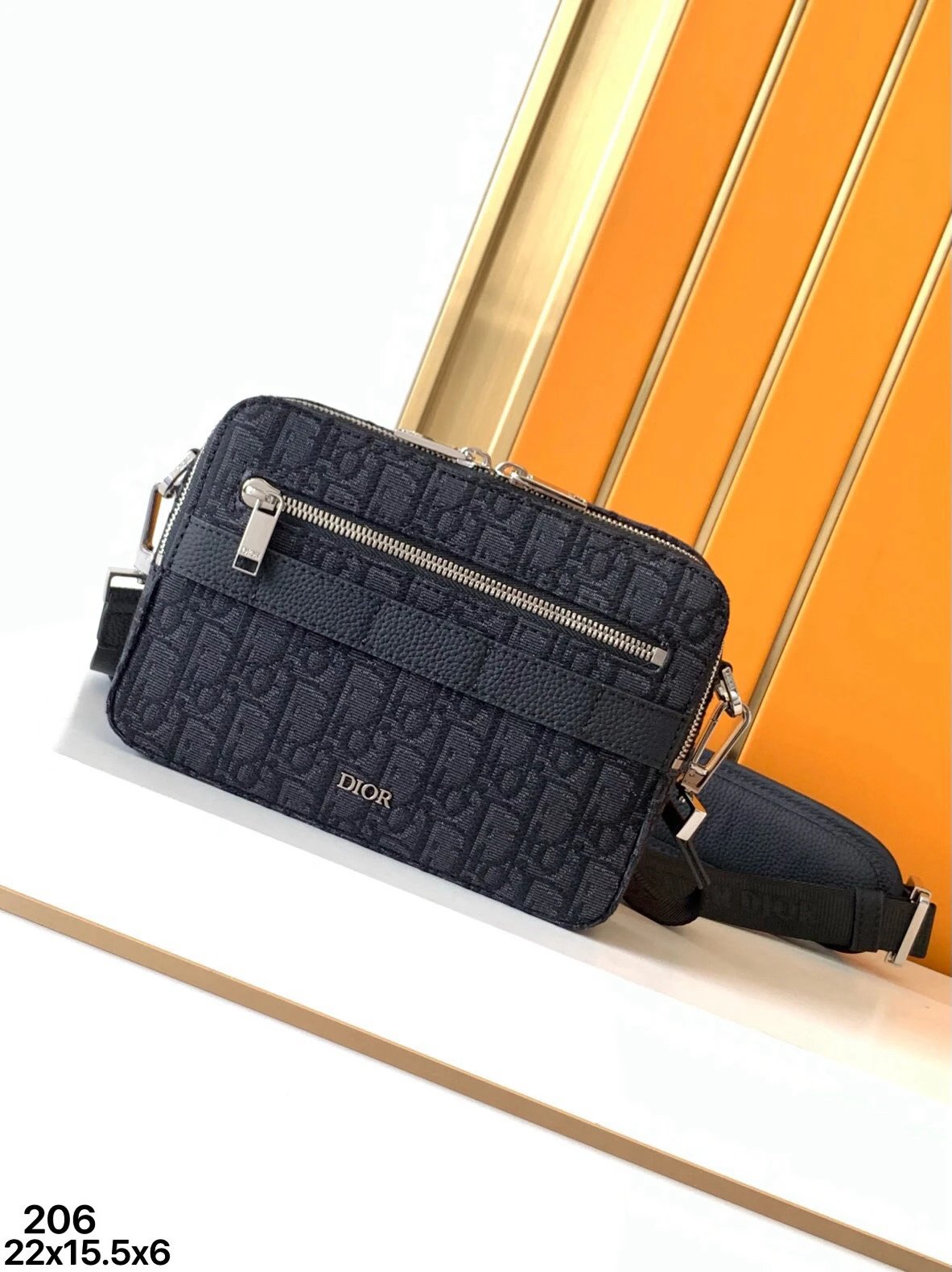 高品质 斜挎包 型号：原单206 d 相机包 尺寸:22x15.5x6-