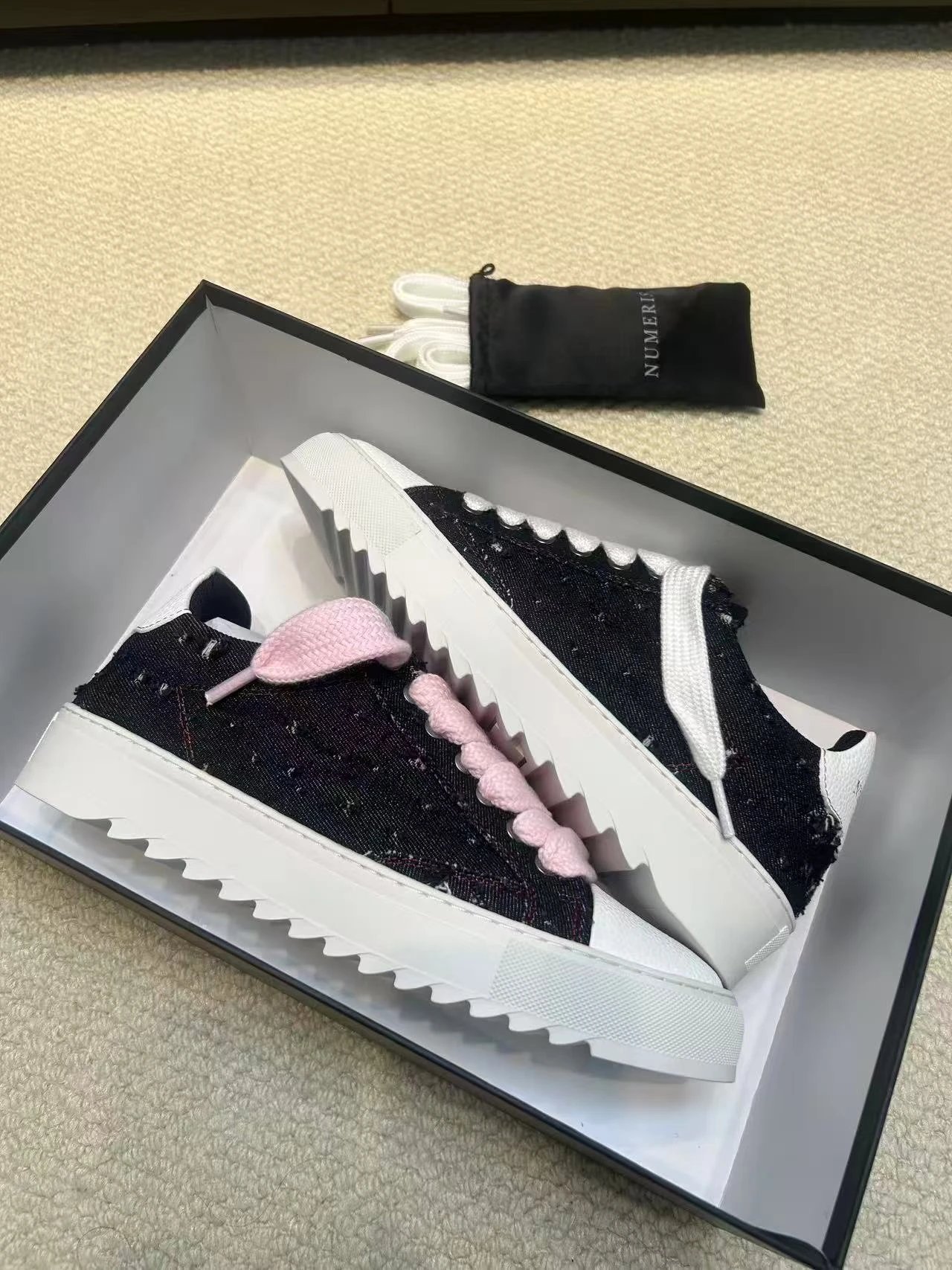 Numeris Sneakers