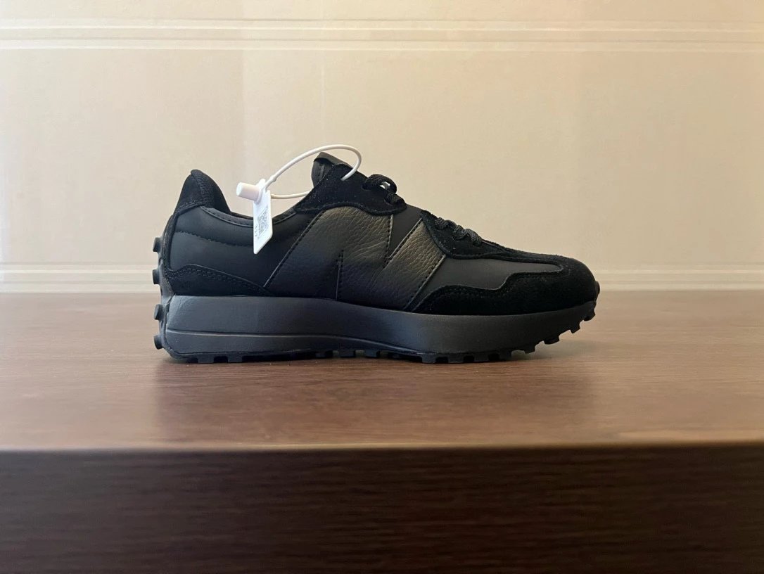 New Balance 327 Sneakers Black