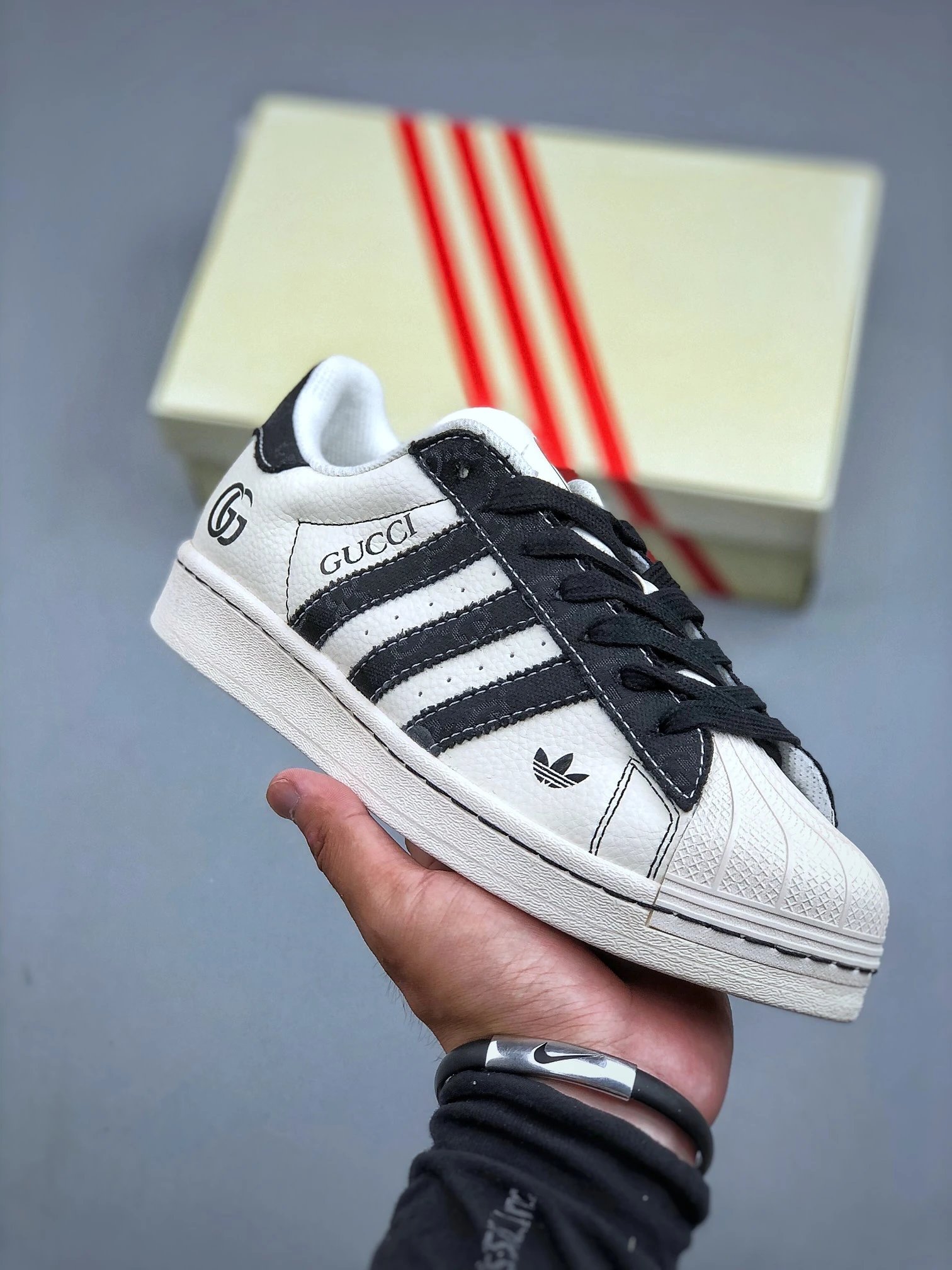 Adidas Sneakers