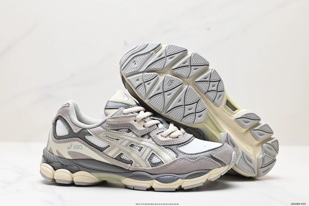 Asics Sneakers